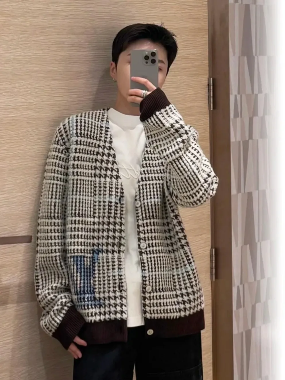 Louis Vuitton/ V